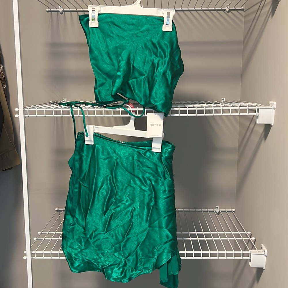 NWT * Forever 21 Green Satin Two Piece Dress Size Small - Picture 7 of 8